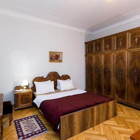 Apartment Gallery Rustaveli 1 Tbilisi Luaran gambar
